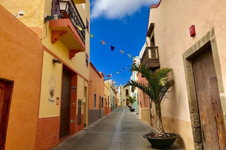 Tesoros del casco antiguo de Puerto de la Cruz: Castillos, murales y vistas al muelle - 1