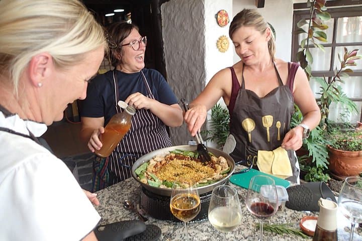 Tenerife : Clase de Cocina de Paella en Casa Tradicional Canaria - 1