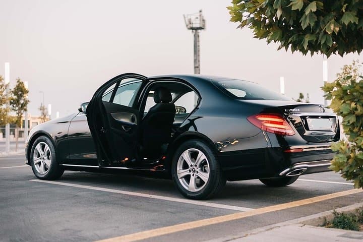 Traslado privado de salida: Tenerife al aeropuerto de Tenerife Sur TFS en automóvil sedán - 1