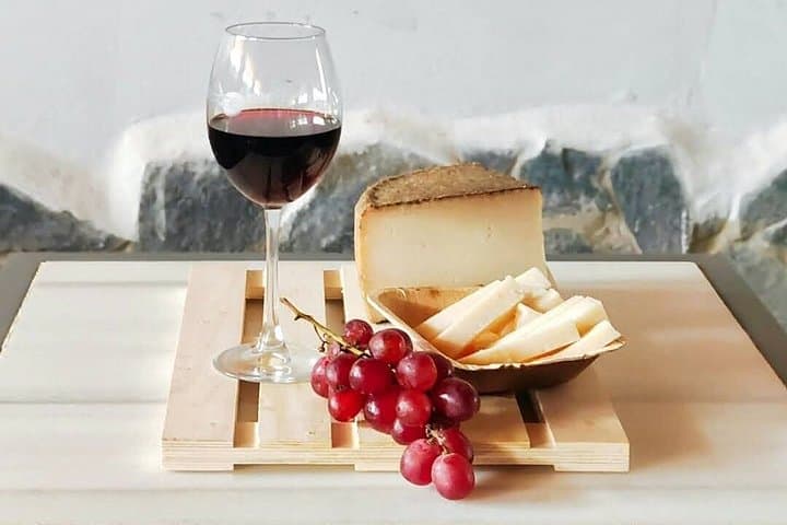 Visita Guiada Fábrica de Quesos Montesdeoca - Cata de Quesos y Vinos - 1