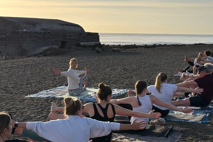 Yoga en la playa en Tenerife - 1