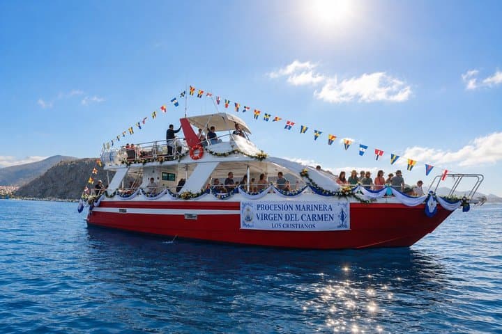 Tradición Canaria Procesión marinera con fuegos artificiales